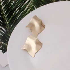 Ohrstecker Queen Chips (2 Farben) -Modebekleidungs Geschäft 1b0a2f000f32a0e116c9fbaf5e26c5f3