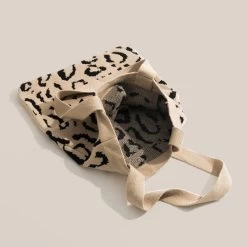 Handtasche Queen Minal (2 Farben) -Modebekleidungs Geschäft 6c3c6d333a06eaf53874208971bd9ba1