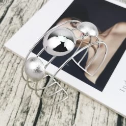 Kropfband Queen Ghovva (2 Farben) -Modebekleidungs Geschäft Gargantilla india de Torques de Metal para mujer joyer a llamativa brazalete para el cuello gargantillas 5b4322d4 2fa0 4660 a553 fe481cd3a44d