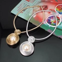 Halskette Queen Carolla (2 Farben) -Modebekleidungs Geschäft bed73f4e77cf2bce2208539069f5cb78