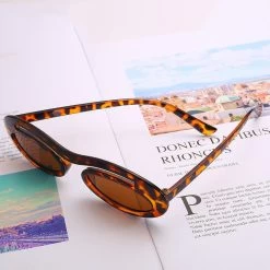 Sonnenbrille Drag Unibrow (6 Farben) -Modebekleidungs Geschäft product image 1567848343