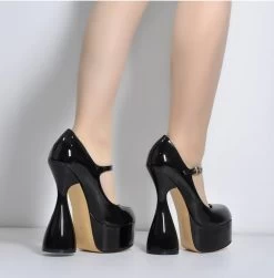 Schuhe Queen Maurice 11 Schuhe Queen Maurice -Modebekleidungs Geschäft product image 1926822008