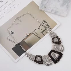 Halskette Queen Hevaria (6 Farben) -Modebekleidungs Geschäft v F 1849544445